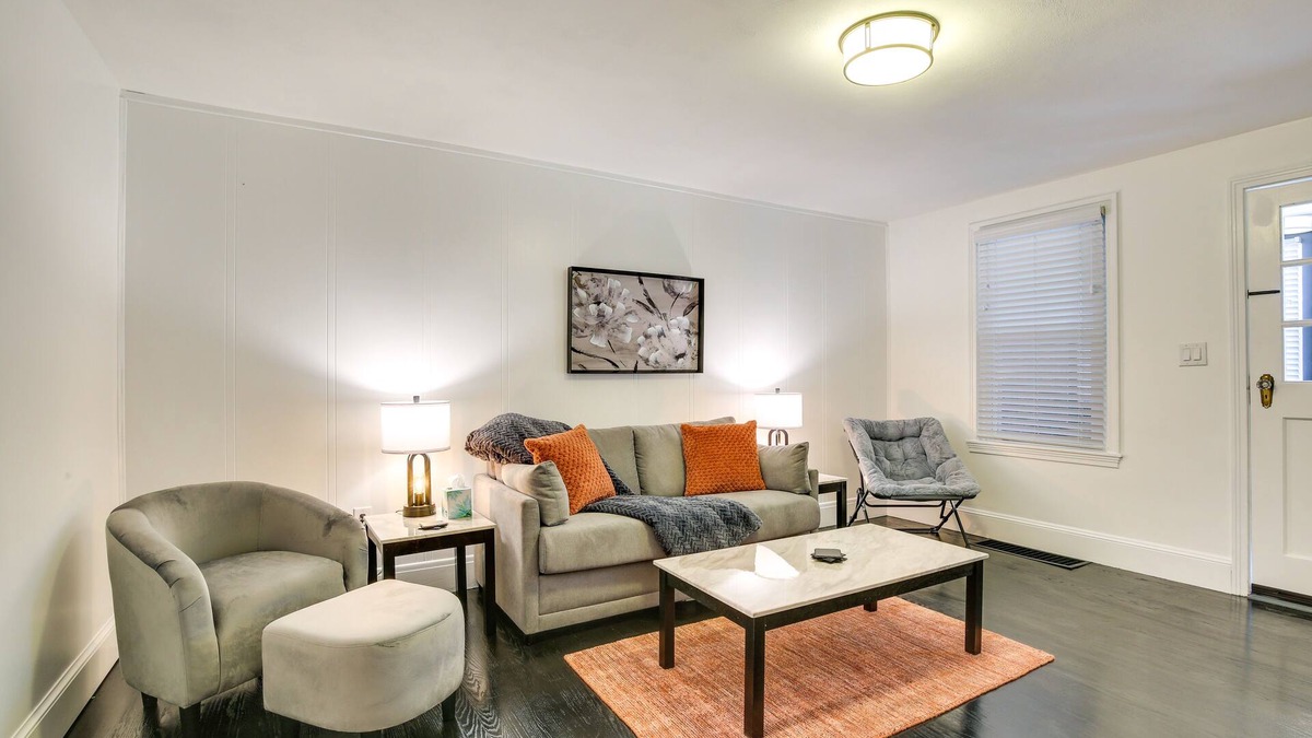 Lincoln Park Apartment | 'The Peaceful Post' Cozy Winter Escape in Kingston