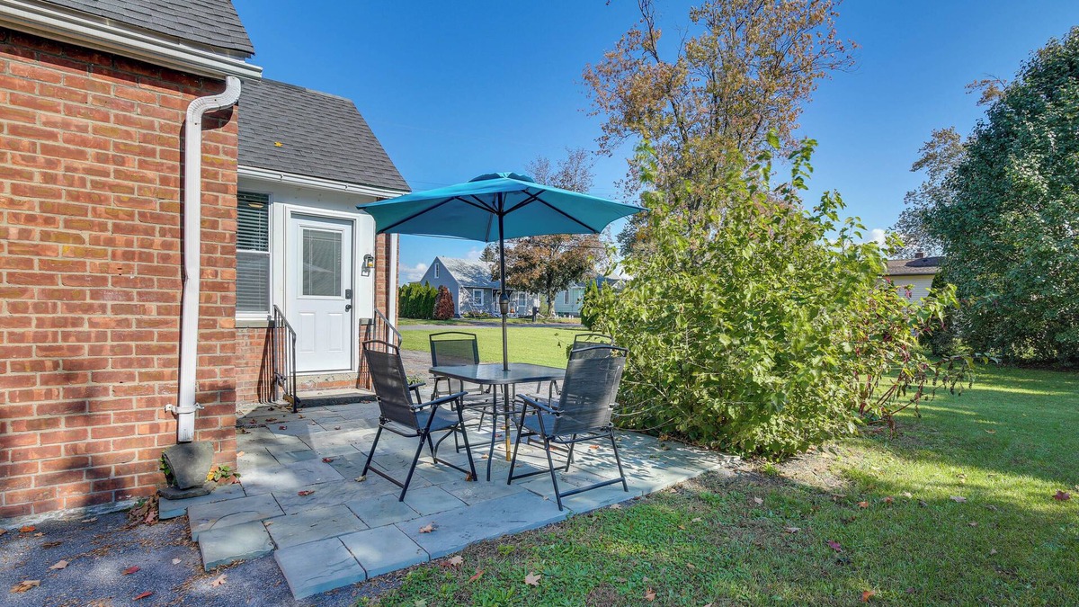 Lincoln Park Apartment | 'the Peaceful Post' Cozy Winter Escape in Kingston