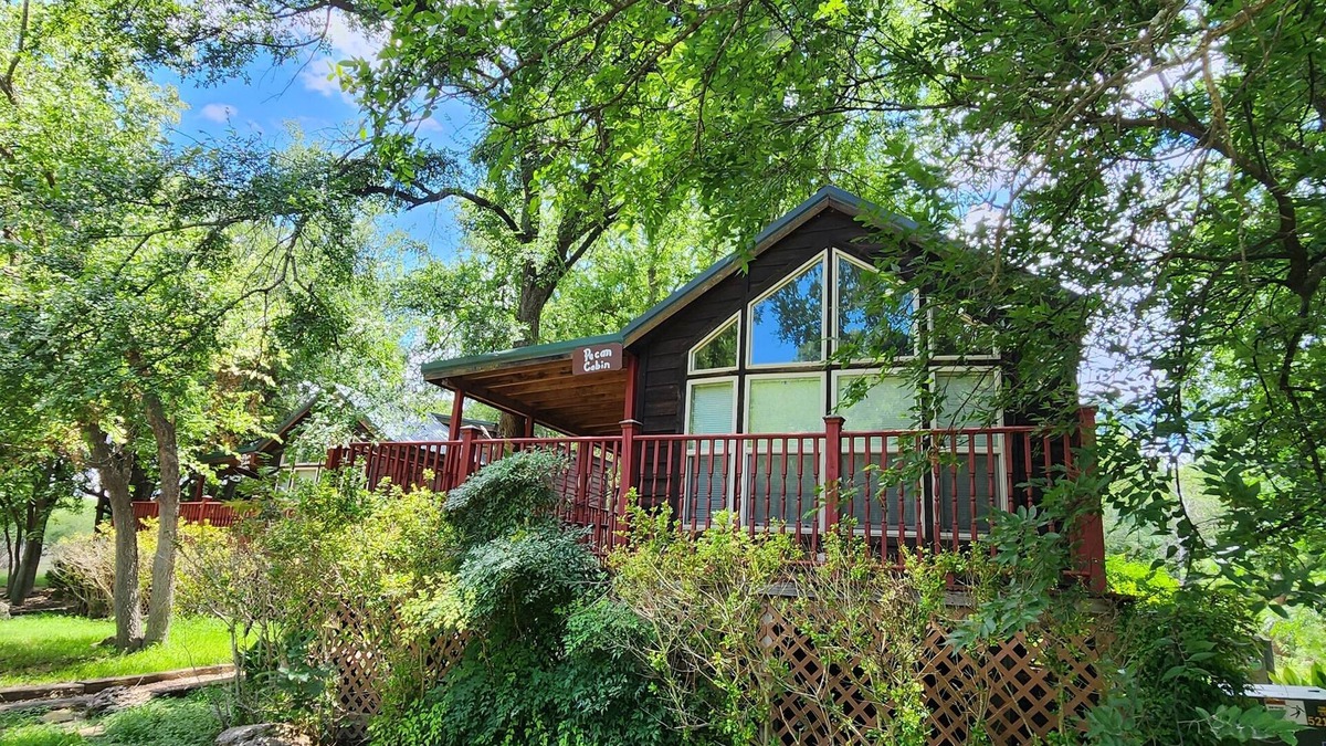 Fredericksburg Cabin | The Peach Cabin at Mendelbaum Winery Guest Cabins