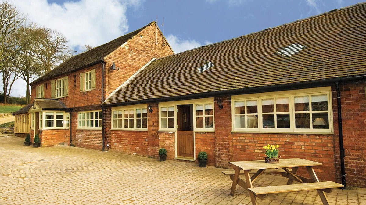 King's Bromley House | The Peacock Barn - E4713