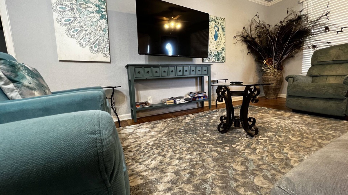 Medical Center District House | The Peacock House for animal lovers. Prime location! Near main attractions.