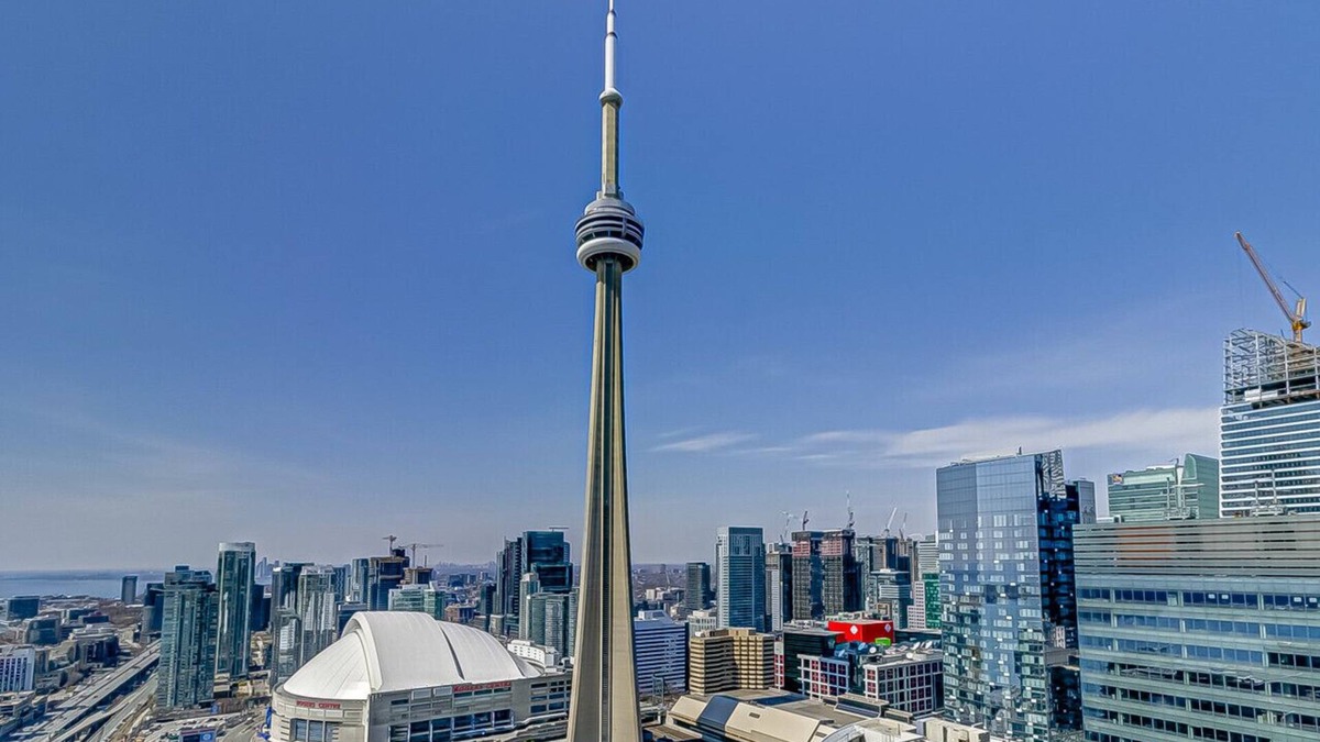 Toronto Entertainment District Apartment | The Peak at Toronto by Instant Suites