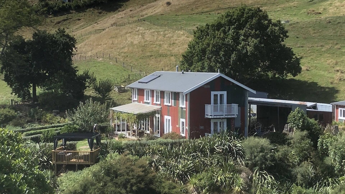 Hope Cabin | The Pear Orchard Lodge - enjoy the good life in the heart of the Nelson region!