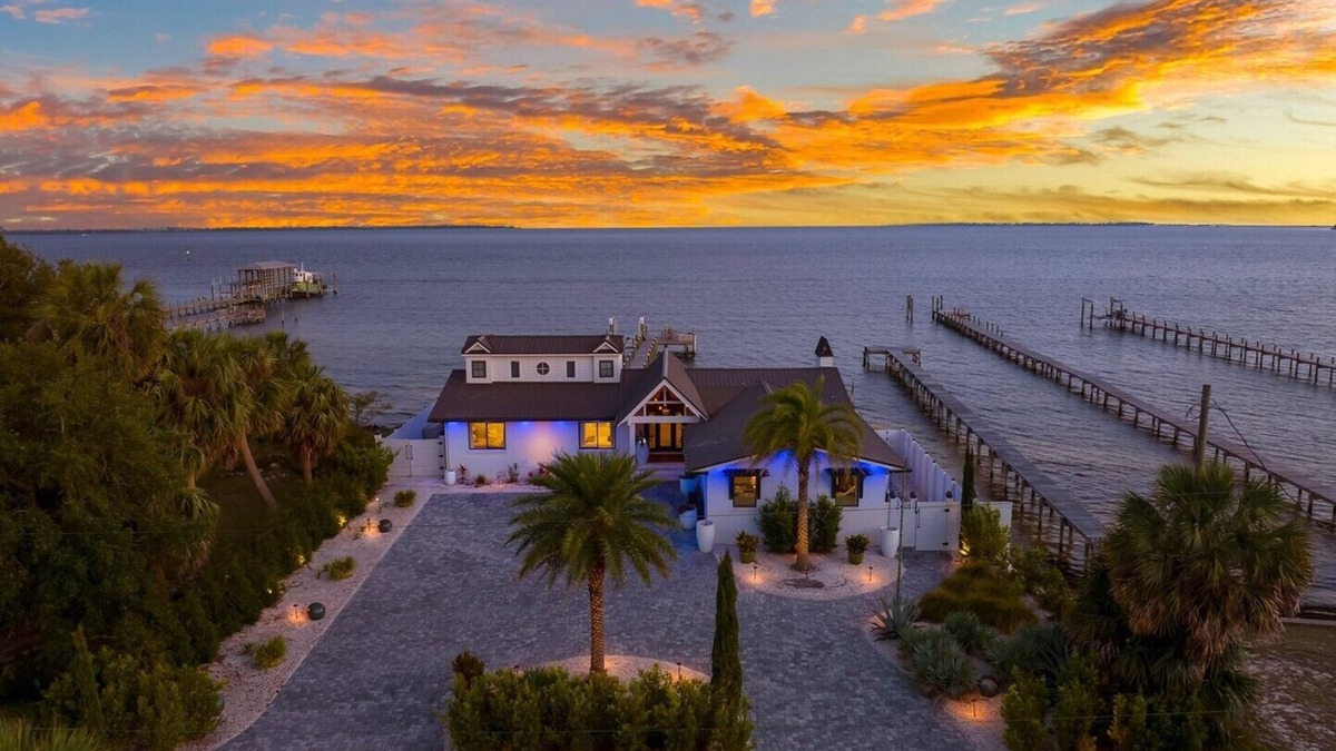 Gwaltney Estate Villa | The Pearl - Canopy Vacations