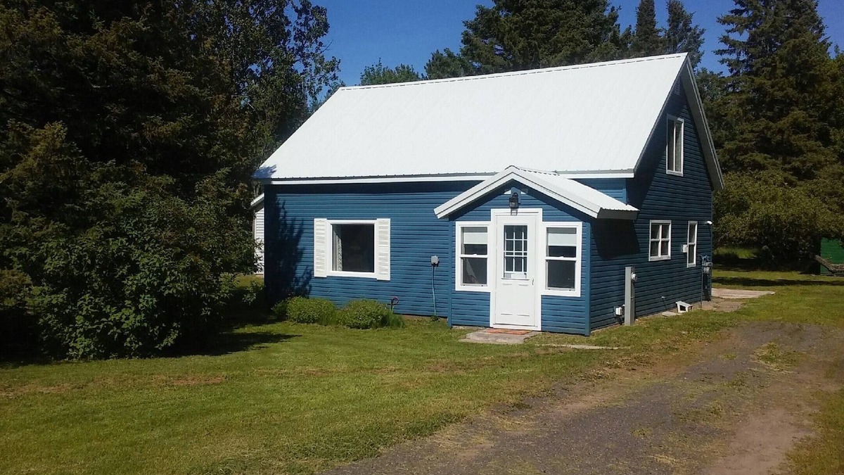Bruce Crossing House | The Penny House: CLEAN with garage, one block from trails & storesn