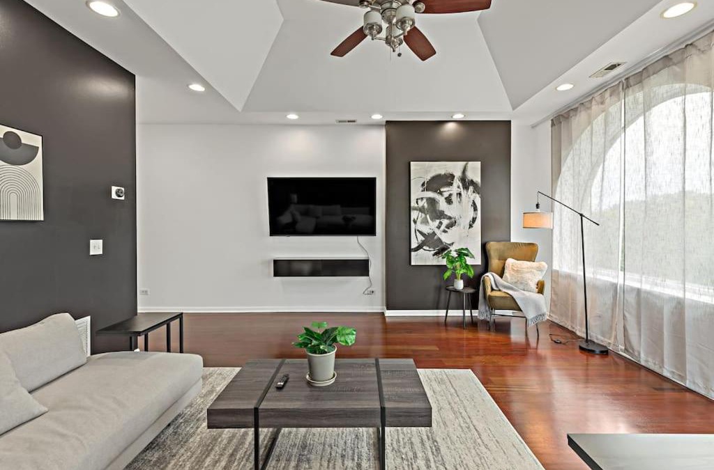 North Kenwood Apartment | The Penthouse, Lux stay near Downtown, UofC & Lake