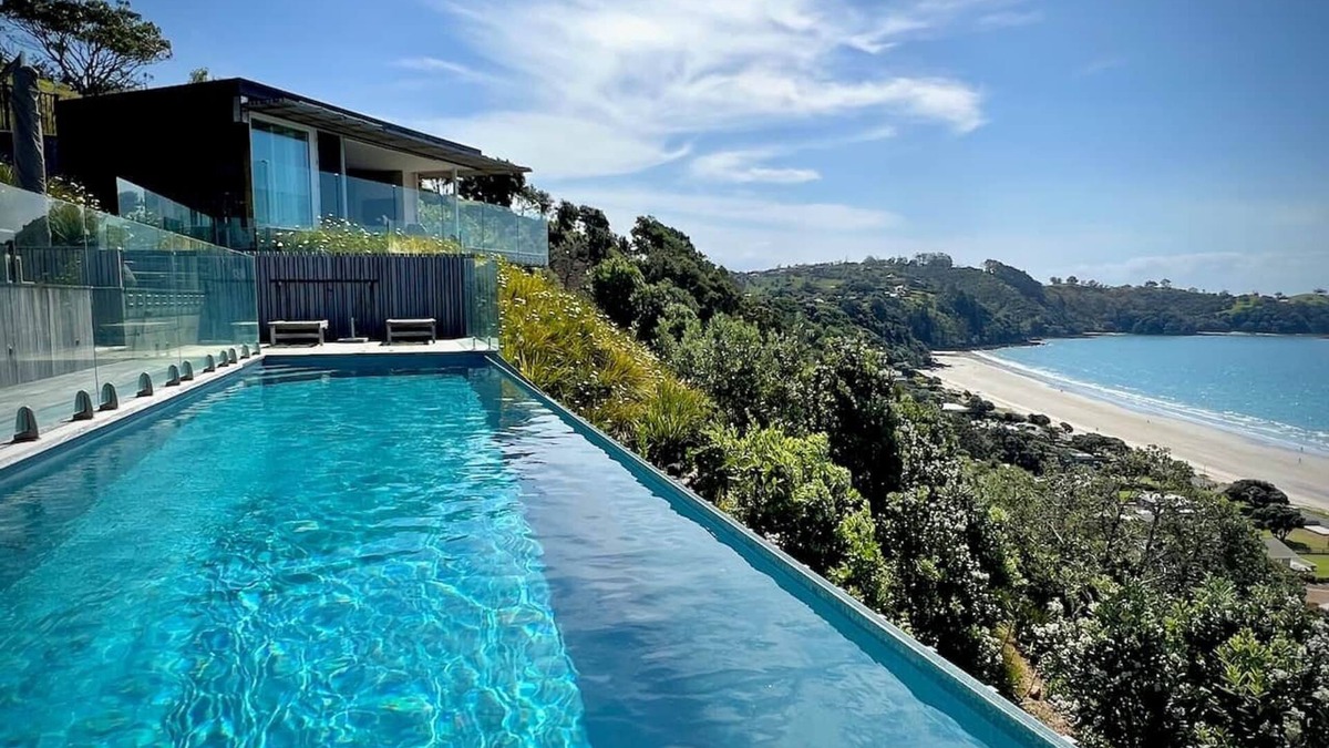 Onetangi Apartment | THE PENTHOUSE STUDIO | Coast & Country | WINTER DEAL - Stay for 3, Pay for 2