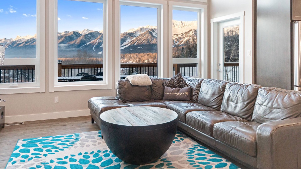 East Kootenay House | The Perch, Fernie - Panoramic Views, 6 Beds, A/C, BBQ, Game Room