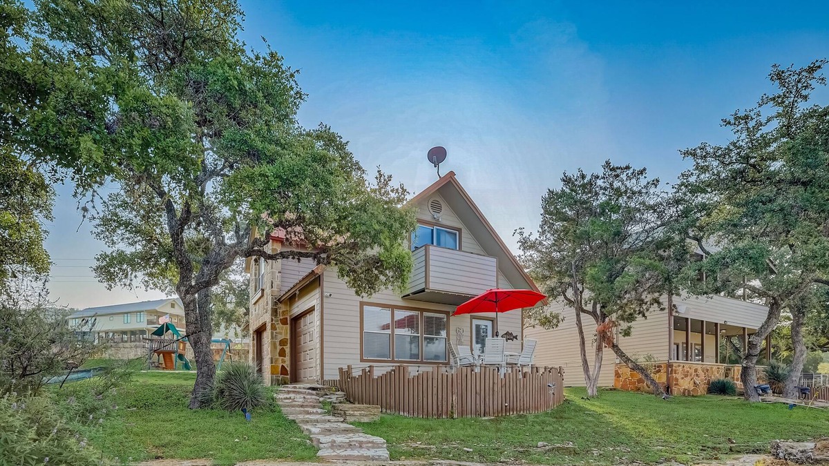 Burnet Cabin | The Perch on Lake Buchanan Dam | Loft in Burnet