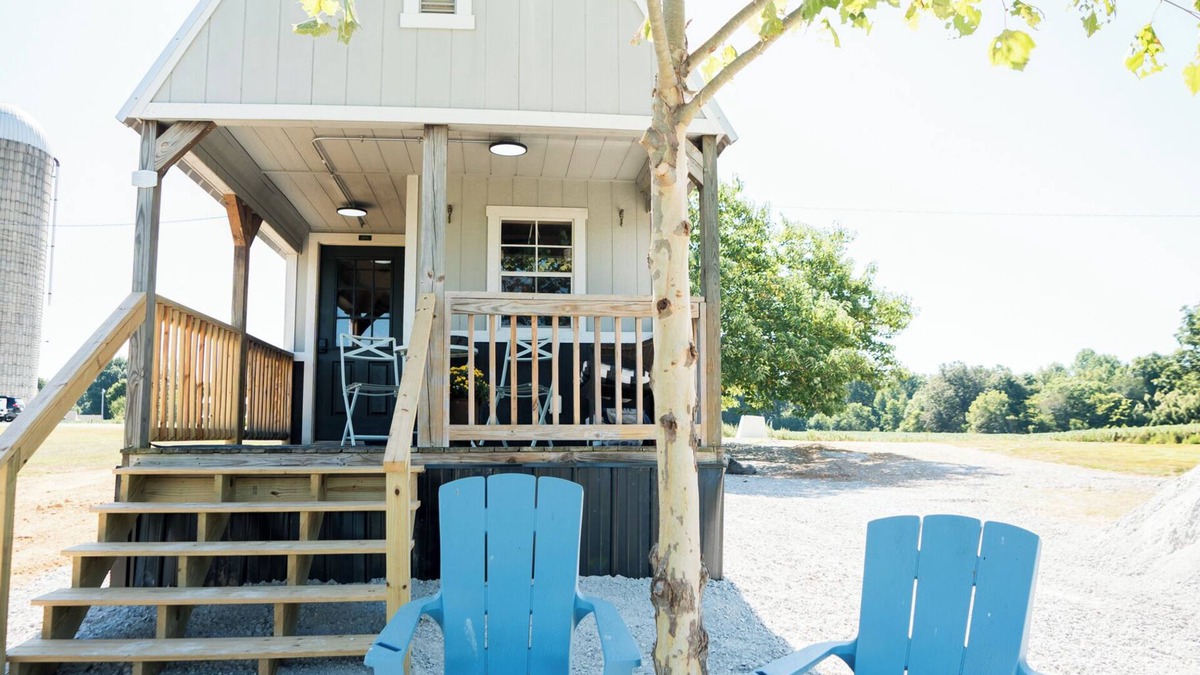 Bardwell Cabin | The Perch - Tiny home perfect for a couples retreat or solo travelers
