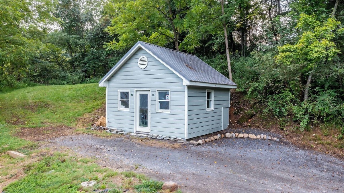 Lexington Cottage | The Perch - whimsical cottage near lovely Lexington