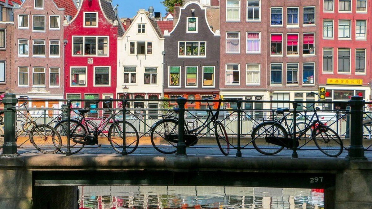 Bedrijventerrein Sloterdijk Apartment | The Perfect Amsterdam Apartment accommadtes 6!