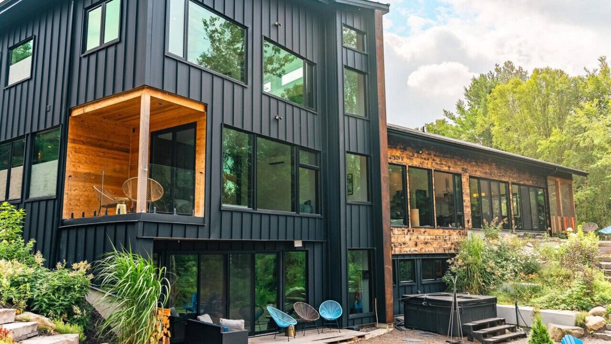 Bracebridge Cottage | The perfect blend of colour, comfort, and class