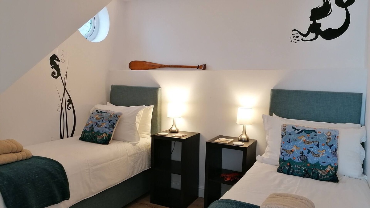 Brixham Apartment | The perfect Brixham getaway - with parking!