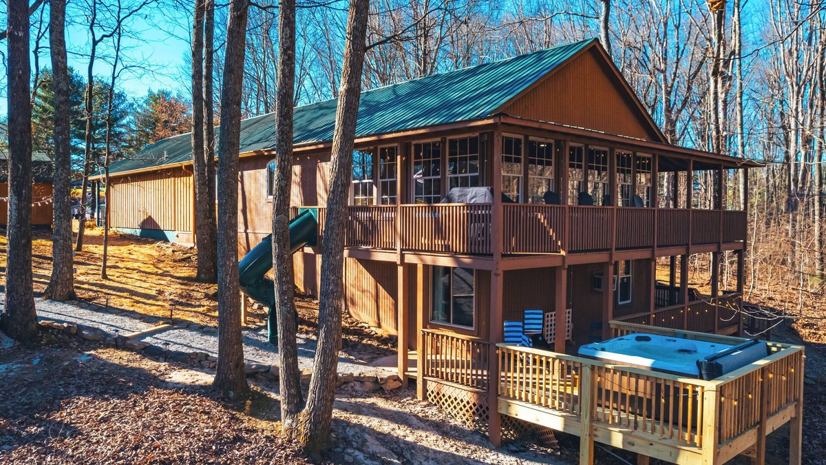 Monteagle Cabin | The perfect cabin for a large group!