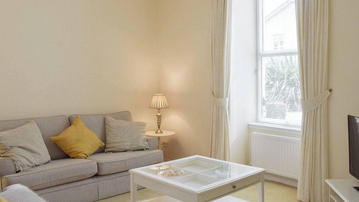 Troon Cottage | The perfect coastal getaway for friends and family.