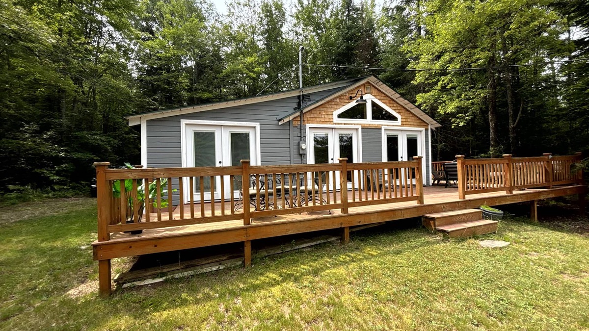 Owls Head Cabin | The perfect family getaway on Mt. View Lake. Pet friendly!
