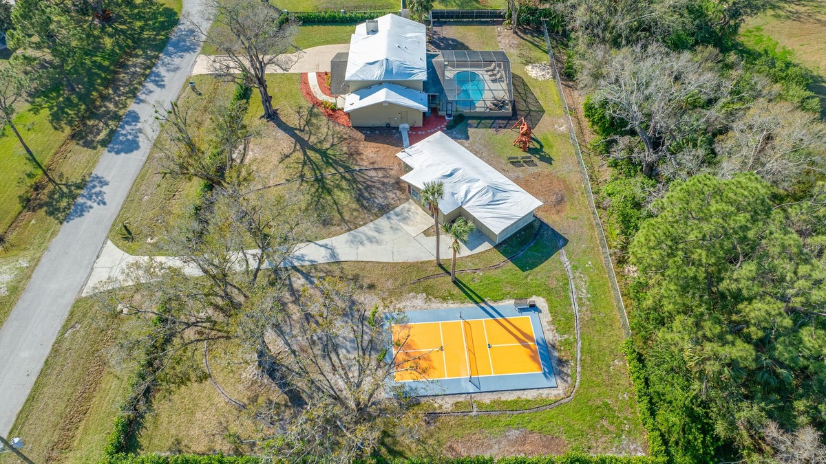Oldsmar House | The Perfect Family Retreat w Pool and Games