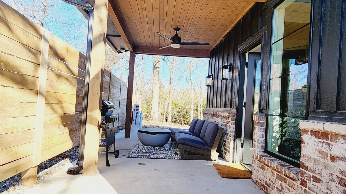 Hoyt House | The perfect getaway on Lake Eufaula and just minutes from all things FUN!