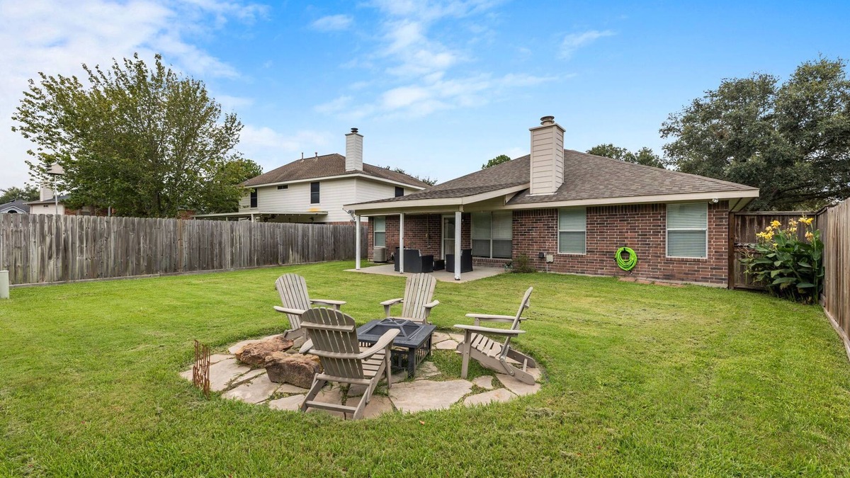Barker Villa | The Perfect Harmony - Stylish 3BR Retreat w/Easy City Access