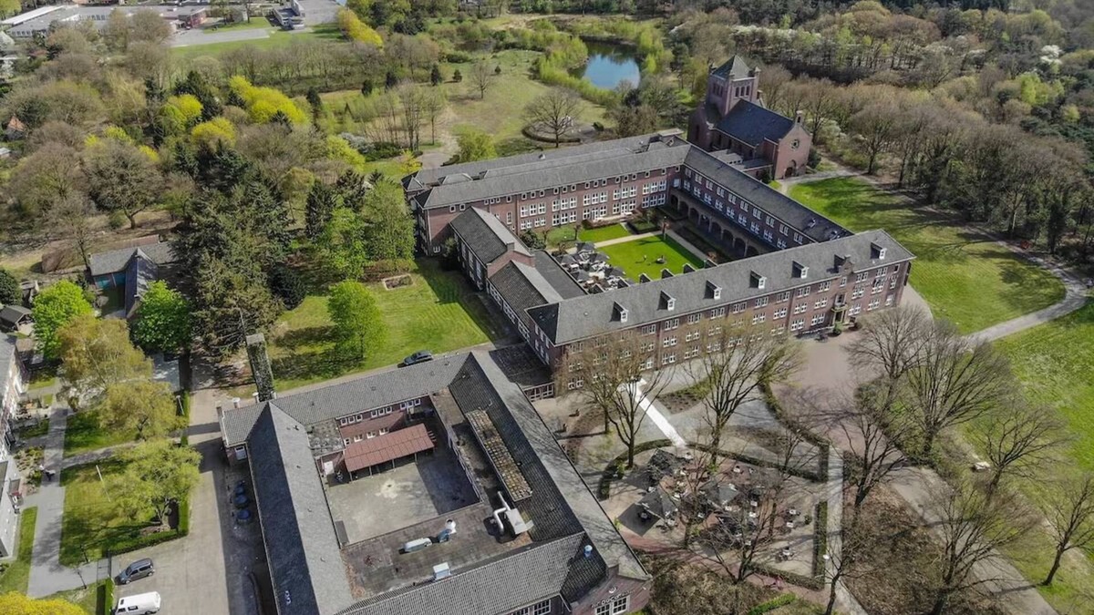Deurne Hotel | The Perfect Place to Unplug and Enjoy Nature at Its Best! Onsite Dining, Parking