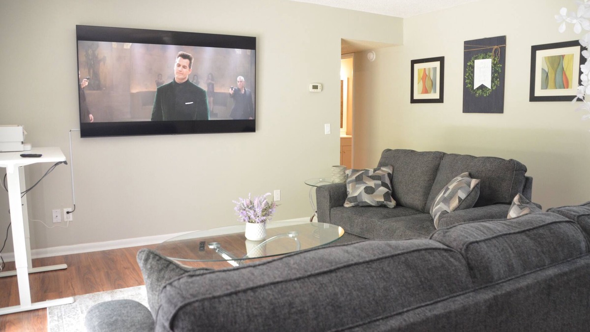 Enterprise Apartment | The Perfect Spot: 2-Bedroom Apt - Centrally located in fabulous Enterprise!