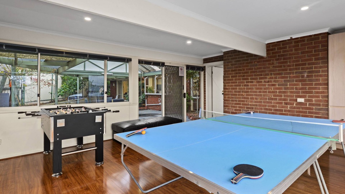 Tullamarine House | The Perfect Transit, Large, w/Game Room + Alfresco, 5min/Airport - 15min City