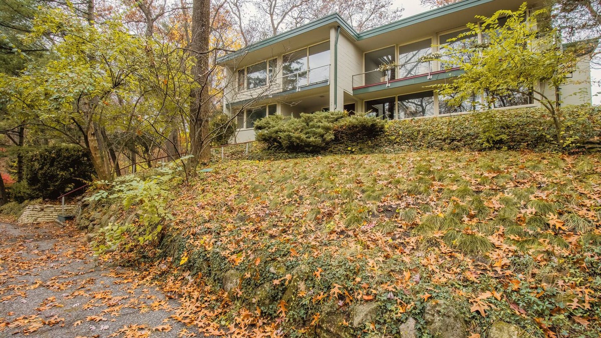 Dune Acres House | The perfect wooded retreat for artists, writers, readers, and beach lovers.
