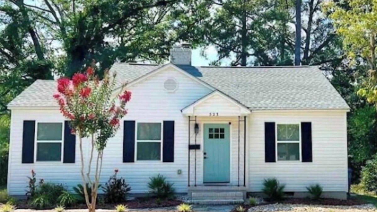 Princess Place House | The Pet Friendly Port House with a Fully Fenced in Back Yard!