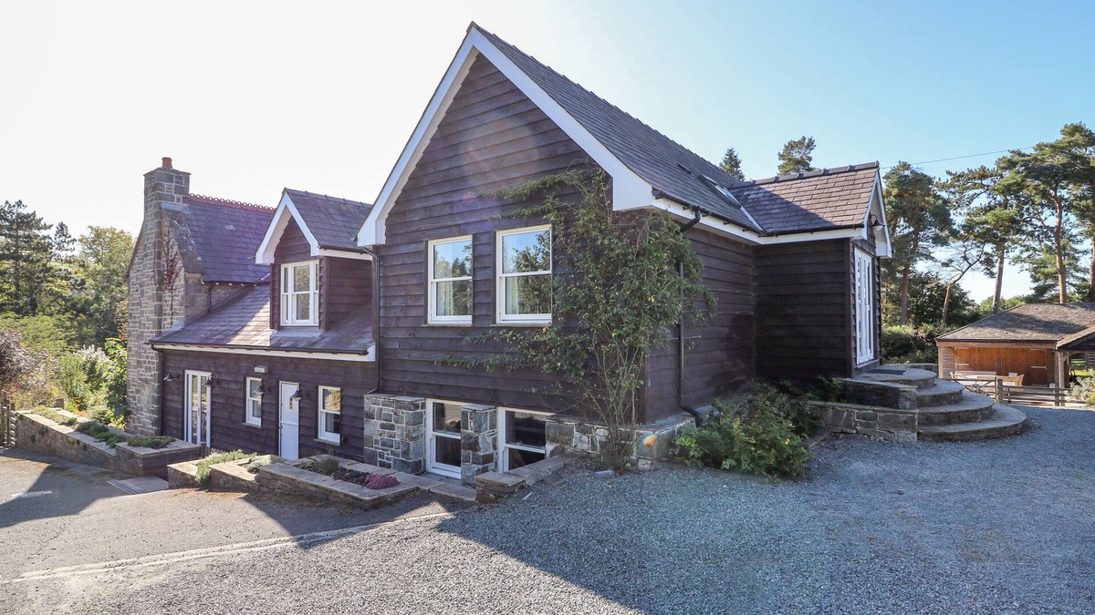 Builth Wells Cottage | THE PHEASANTRY, pet friendly, luxury holiday cottage in Builth Wells