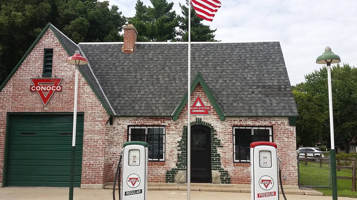 Ainsworth House | The Philing Station: Restored 1920's Gas Station. A retro vacation rental!