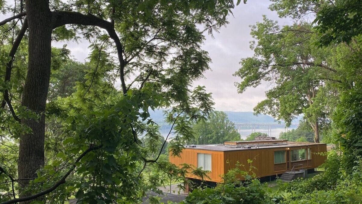 Middle Hope House | The Philip Johnson Wolfhouse