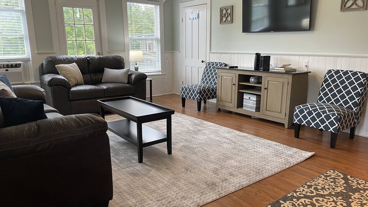 Cooperstown House | The Phoenix Inn - Updated, 5 minutes to Dreams Park, fire pit