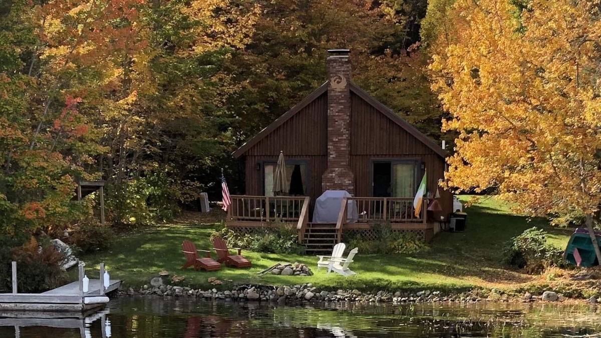 Lincoln Cabin | "THE PHOENIX" Lakefront Log Cabin in the beautiful Maine Highlands