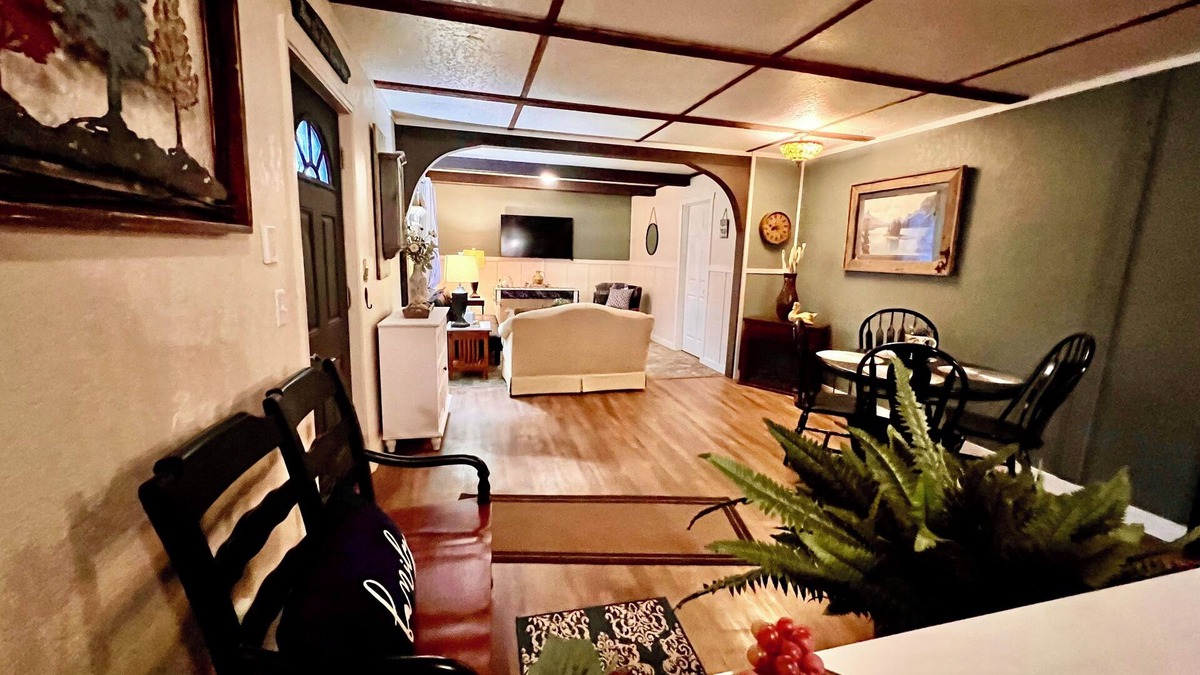 Newton County House | The picket fence nNana's big dreamn3 beds-2 bedrooms -privacy patio deck
