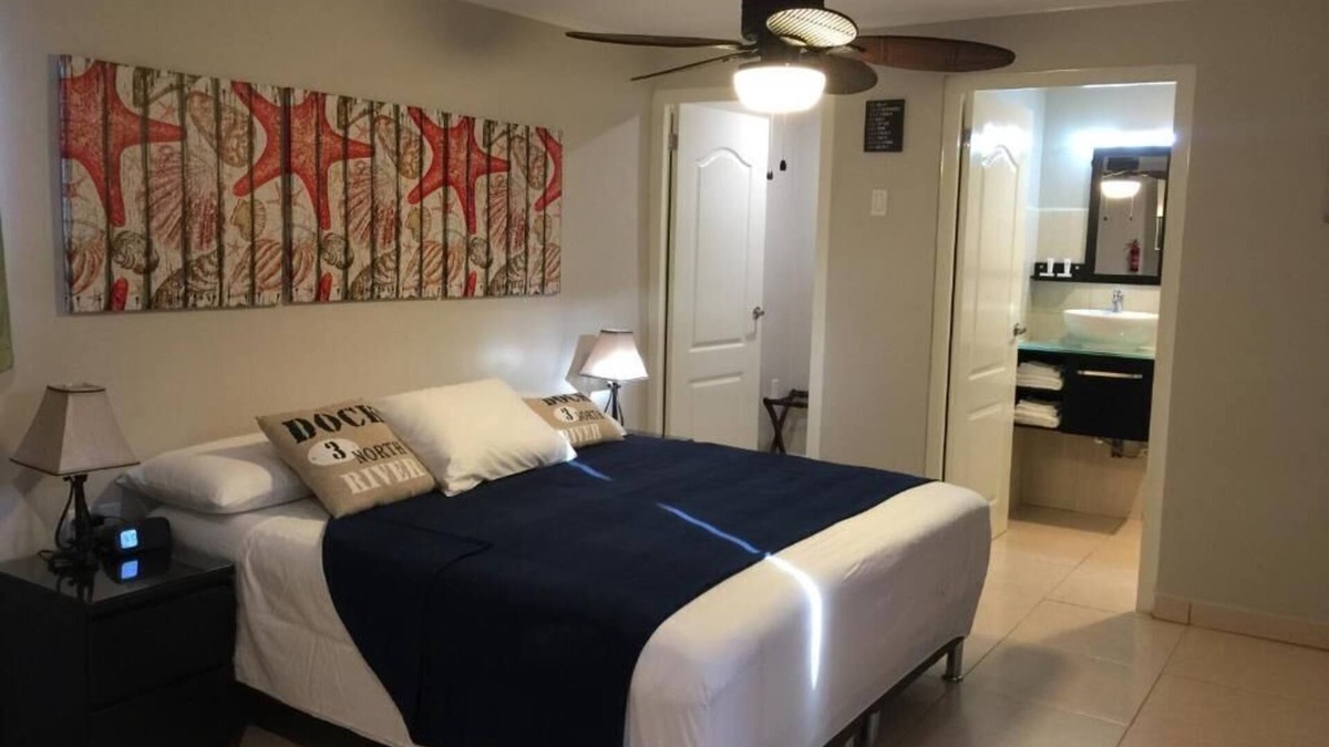 Marie Pampoen Bed & Breakfast | The pier Beach - Ocean View 1
