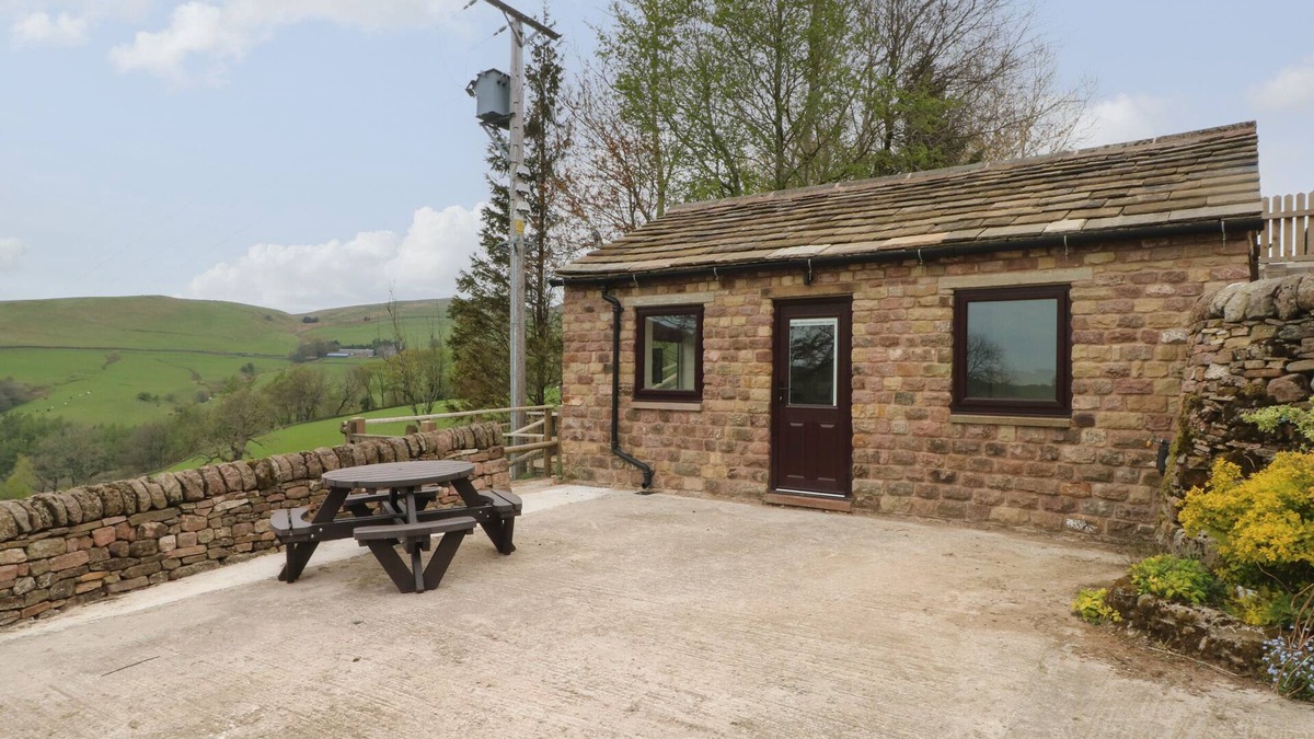Allgreave Cottage | THE PIGGERY, romantic, with a garden in Sutton Near Macclesfield