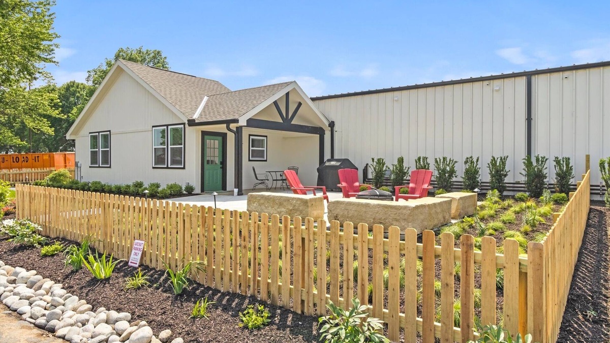 Pleasant Hill Apartment | The Pilot’s Pad - Private Studio Apartment on 75 acres + airway strip + fishing pond