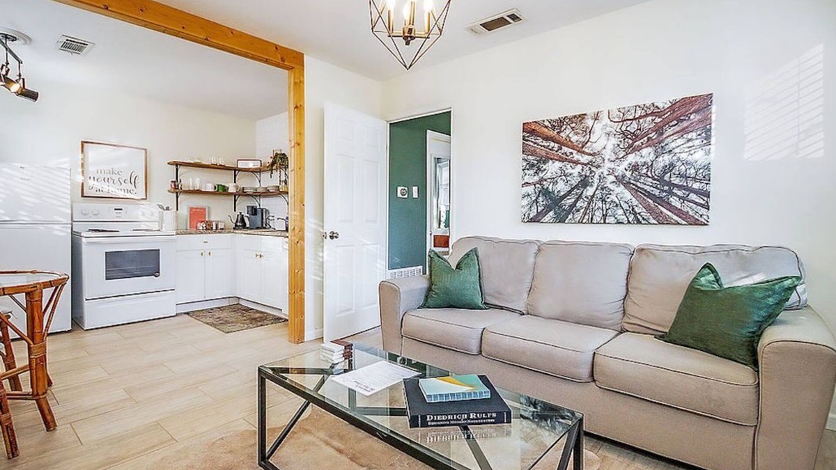 Nacogdoches Cottage | The Pine Cottage - Walking Distance to Campus