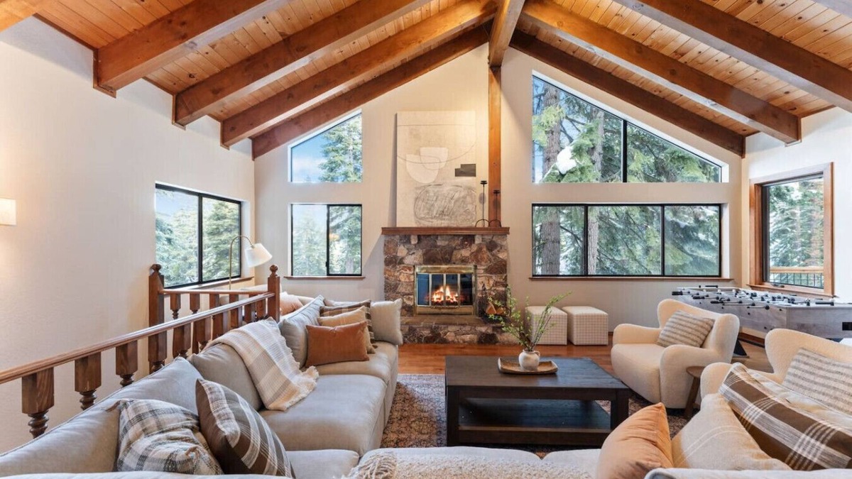 Kingswood Estates House | The Pinecrest Retreat