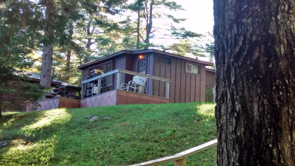 Algonquin Highlands Resort | The Pines Cottage Resort