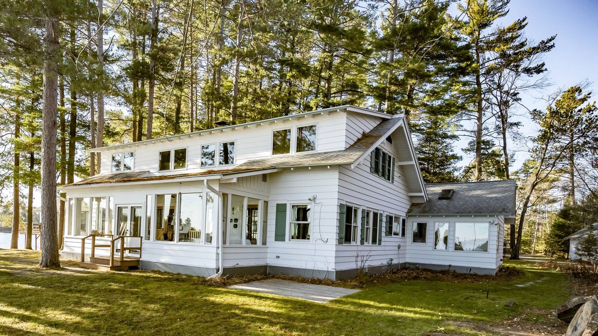Eagle River Cabin | The Pines Lodge -On the Chain of 28 Chain of Lakes