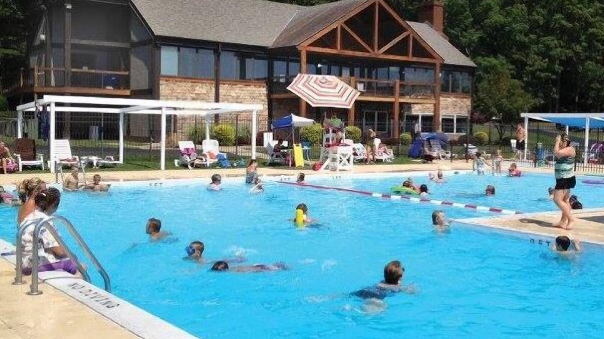 Apple Valley Condo | The Pines of Apple Valley, Guest passes for Pools & Beaches available for a fee