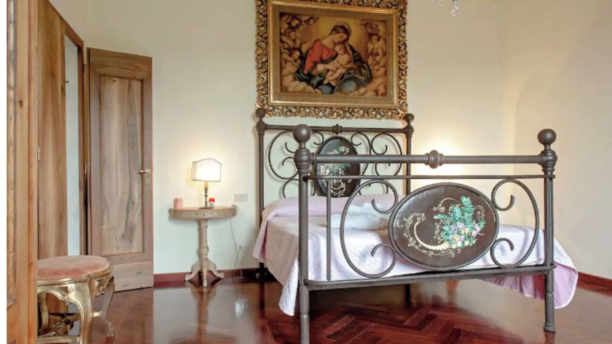 Lorenzana Villa | The Pinewood for Wine Lovers