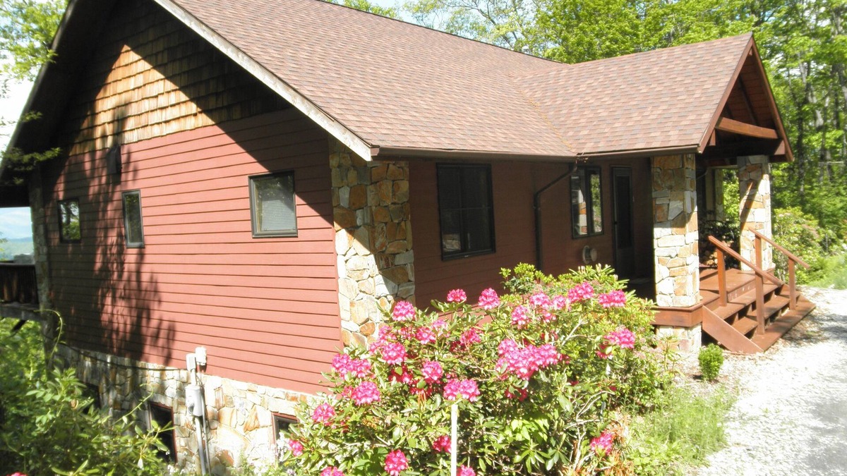 Little Switzerland Cabin | The Pinewoods: Secluded with hot tub, dark skies and sunsets beckon