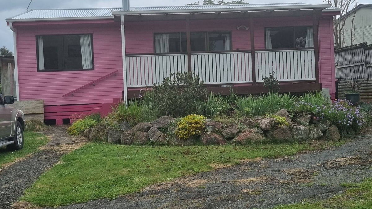 Tokoroa Cottage | The Pink House