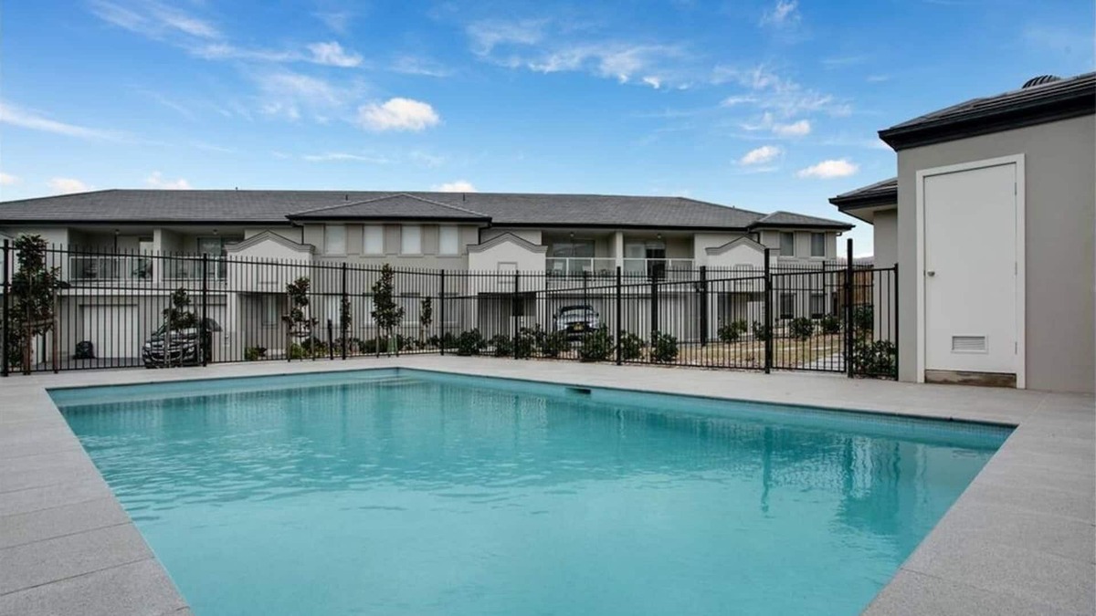Macquarie Links House | The Pinnacle - 3bd fully furnished townhouse, free shuttle bus to station