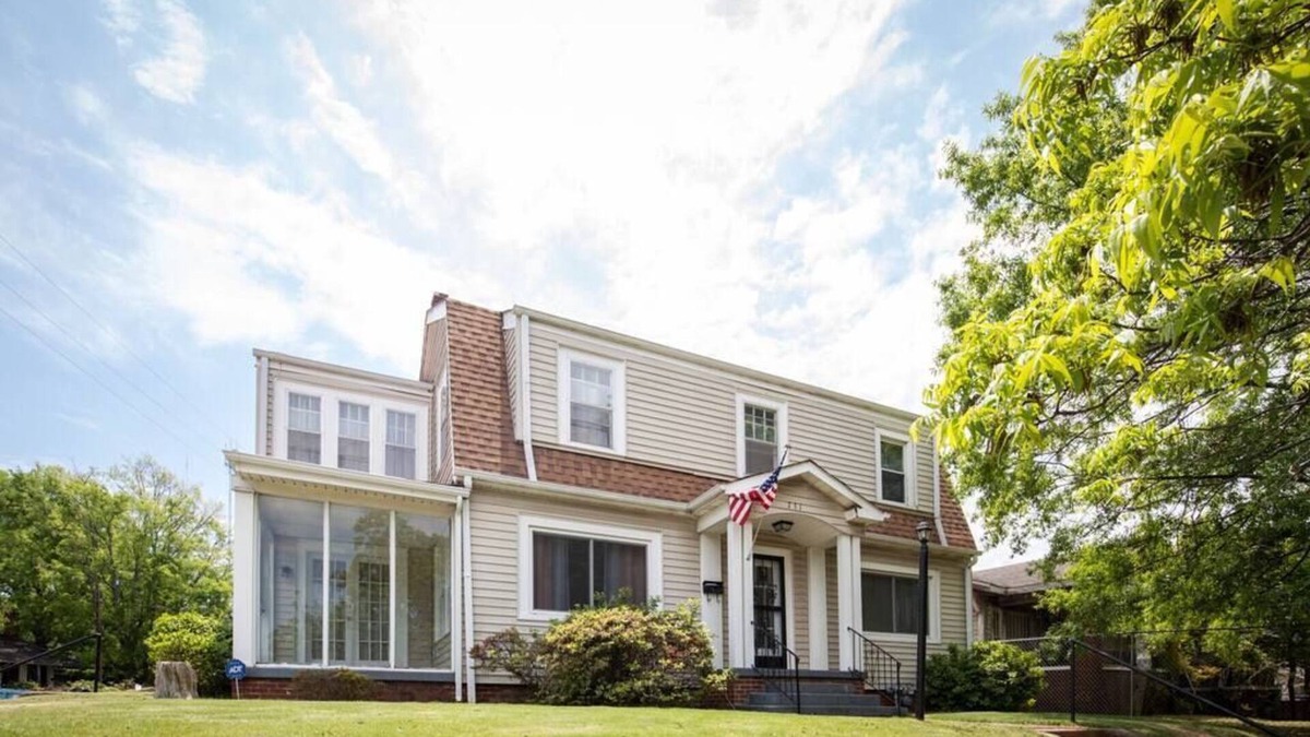 Glen Iris House | The Pinnacle at UAB - Southern Charm - Sleeps 15