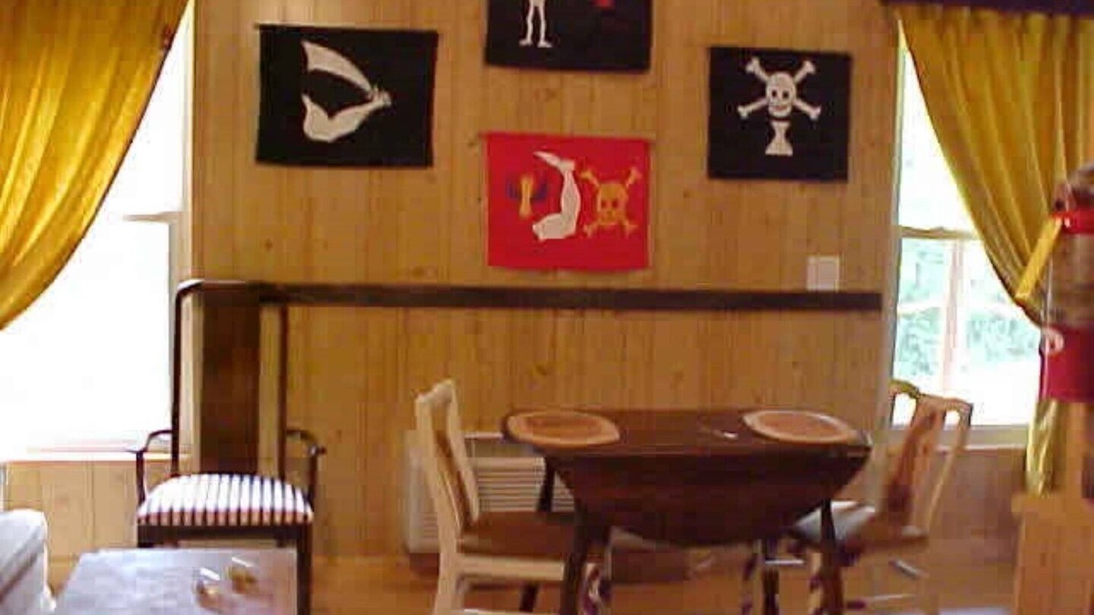Henderson Cabin | The Pirate's Den