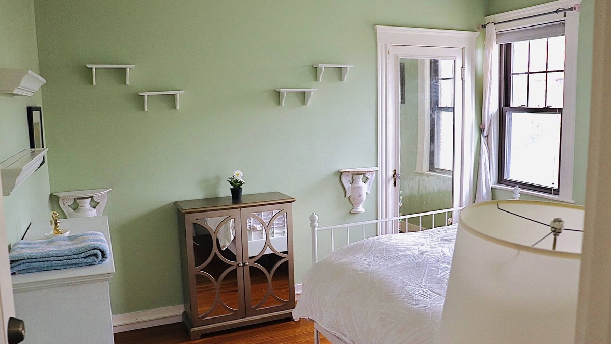 Oak Square Bed & Breakfast | The Pistachio Room at TPH - Boston